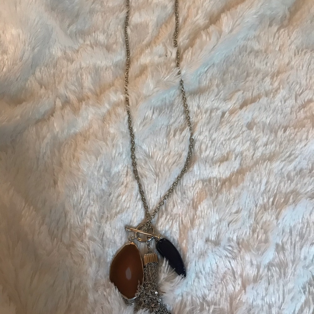 Accent necklace